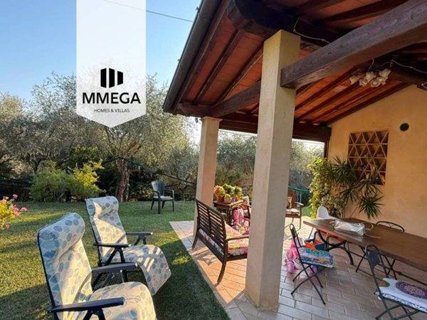 casa indipendente in vendita a Pietrasanta in zona Valdicastello