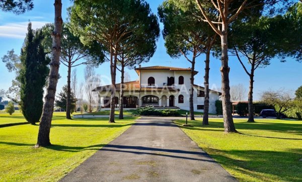 casa indipendente in vendita a Pietrasanta in zona Capezzano Monte