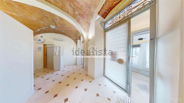 locale commerciale in vendita a Pietrasanta in zona Capezzano Monte