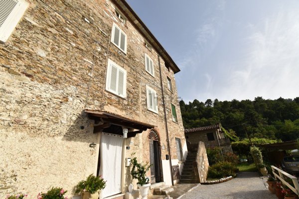casale in vendita a Pietrasanta in zona Solaio