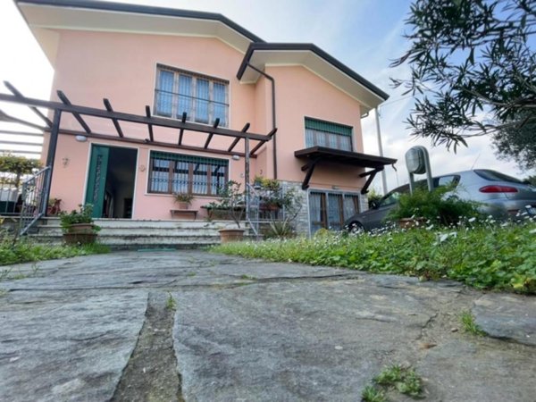 casa indipendente in vendita a Pietrasanta