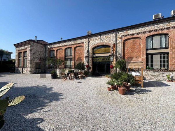 casa indipendente in vendita a Pietrasanta in zona Capezzano Monte