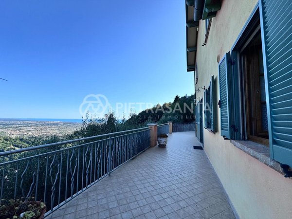 casa indipendente in vendita a Pietrasanta in zona Capezzano Monte