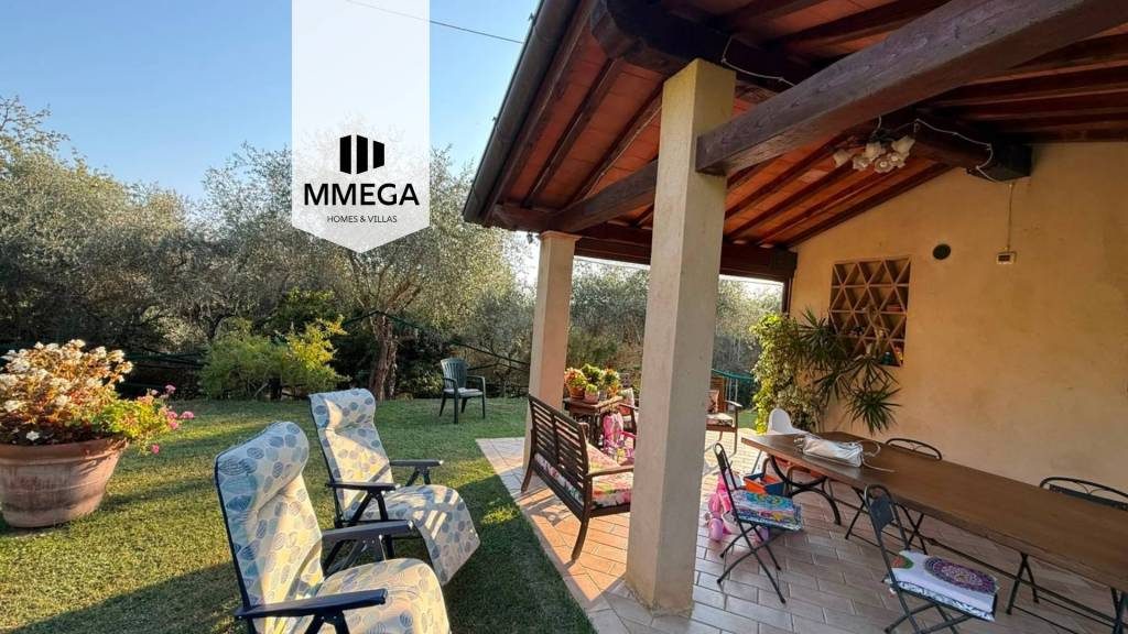 casa indipendente in vendita a Pietrasanta in zona Valdicastello