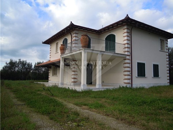 casa indipendente in vendita a Pietrasanta in zona Fiumetto