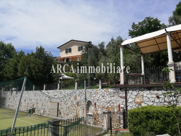 casa indipendente in vendita a Pietrasanta in zona Capezzano Monte