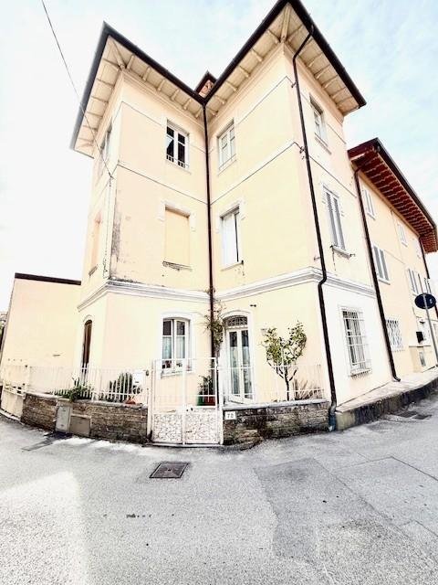 appartamento in vendita a Pietrasanta in zona Capezzano Monte