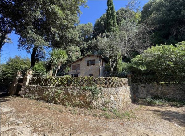 casa indipendente in vendita a Pietrasanta in zona Capezzano Monte