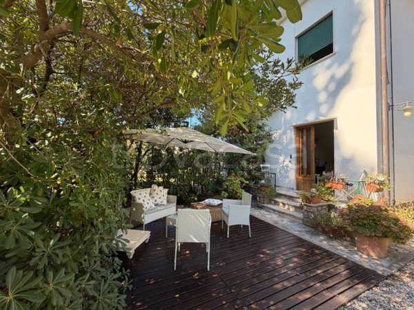 appartamento in vendita a Pietrasanta in zona Vignone
