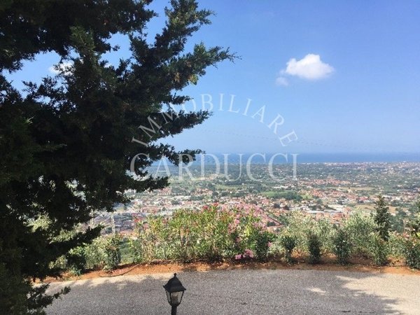 casa indipendente in vendita a Pietrasanta