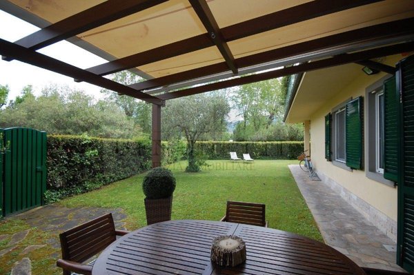 appartamento in vendita a Pietrasanta in zona Marina di Pietrasanta