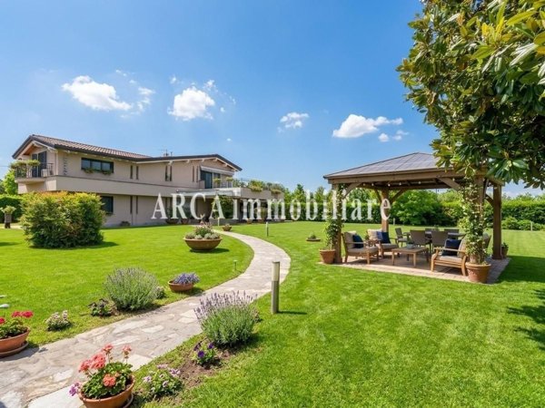 casa indipendente in vendita a Pietrasanta in zona Capezzano Monte