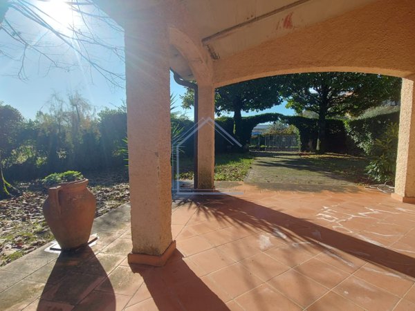 casa indipendente in vendita a Pietrasanta in zona Osterietta