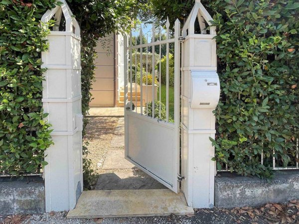 casa indipendente in vendita a Pietrasanta in zona Africa