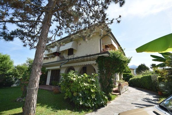 casa indipendente in vendita a Pietrasanta in zona Africa