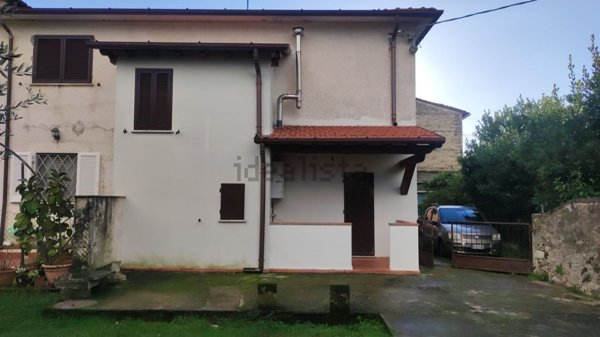 casa indipendente in vendita a Pietrasanta in zona Capezzano Monte