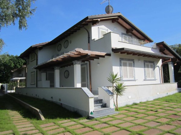 casa indipendente in vendita a Pietrasanta in zona Osterietta