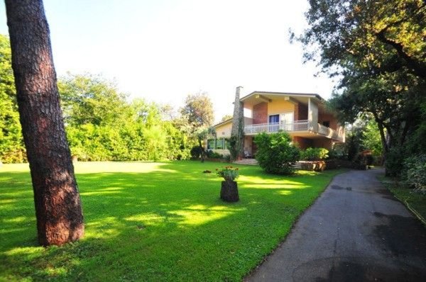 casa indipendente in vendita a Pietrasanta in zona Fiumetto