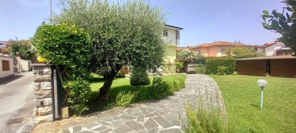 casa indipendente in vendita a Pietrasanta