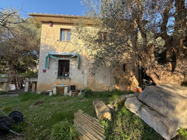 casa indipendente in vendita a Pietrasanta in zona Capezzano