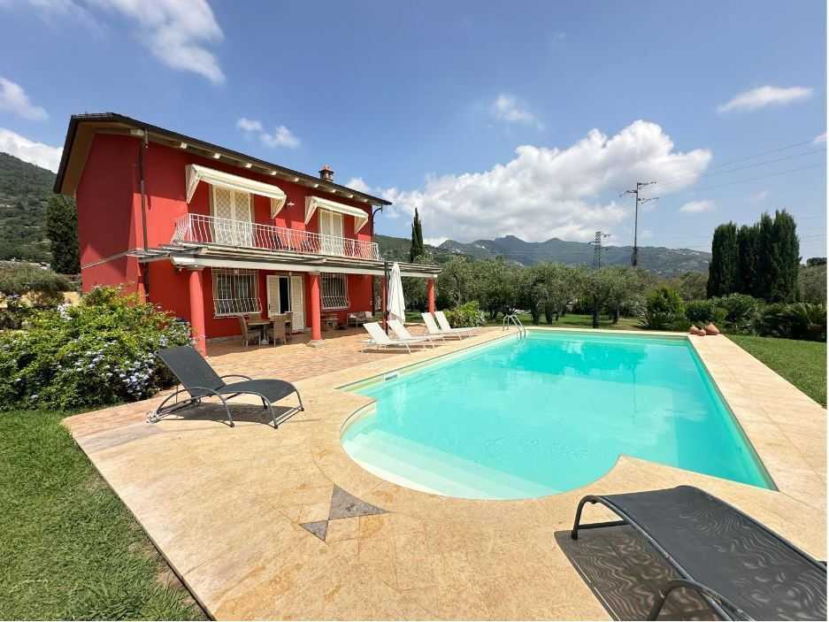 casa indipendente in vendita a Pietrasanta
