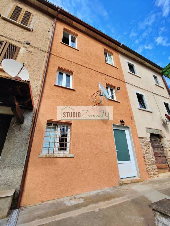 casa indipendente in vendita a Pietrasanta in zona Vallecchia
