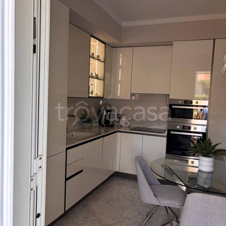 casa indipendente in vendita a Pietrasanta in zona Tonfano