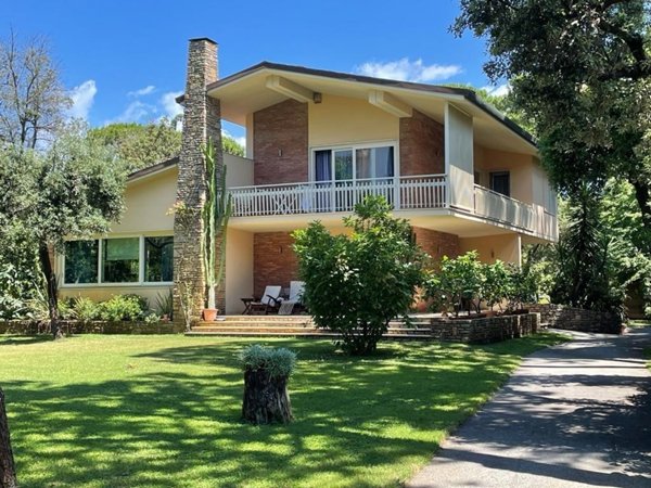 casa indipendente in vendita a Pietrasanta in zona Vignone