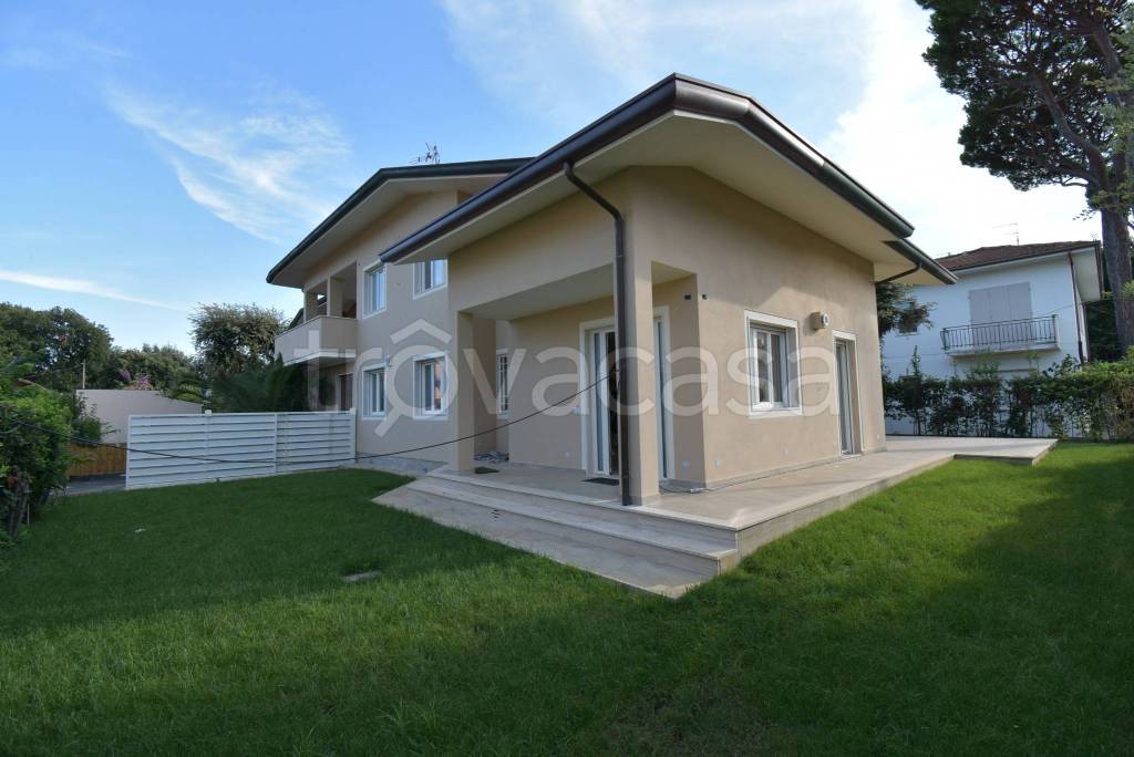 casa indipendente in vendita a Pietrasanta in zona Vignone