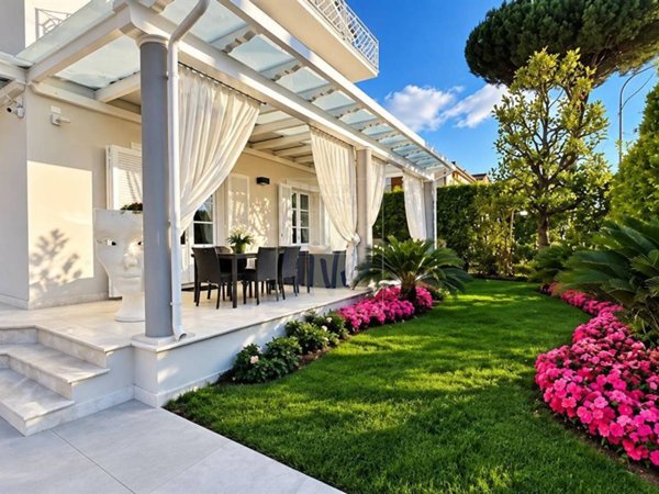 casa indipendente in vendita a Pietrasanta