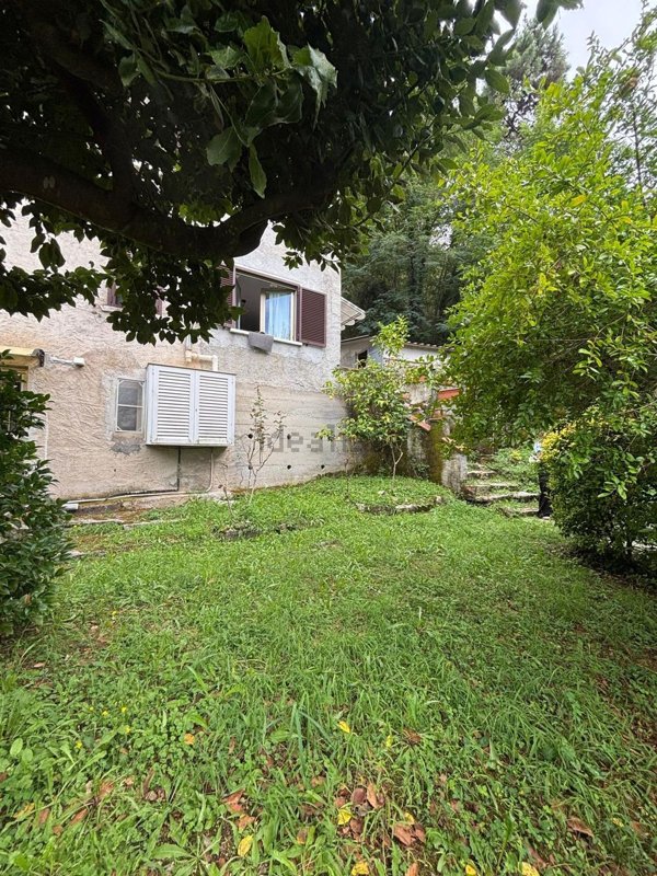 casa indipendente in vendita a Pietrasanta in zona Solaio