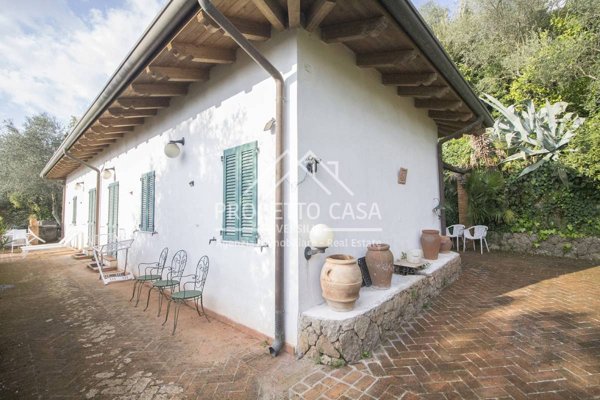 casa indipendente in vendita a Pietrasanta in zona Capezzano Monte