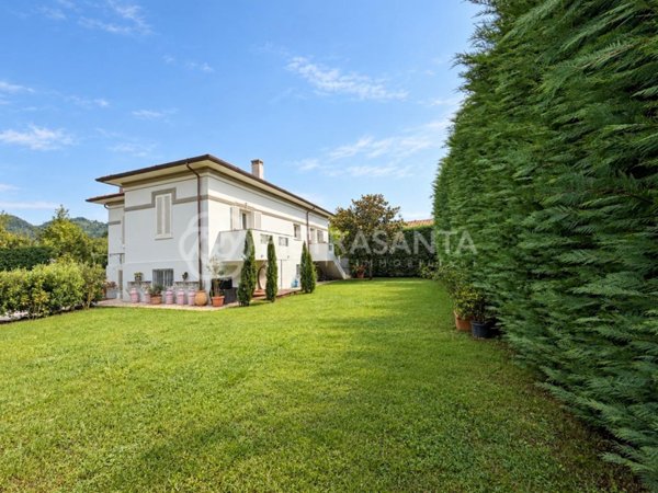 casa indipendente in vendita a Pietrasanta in zona Capezzano Monte