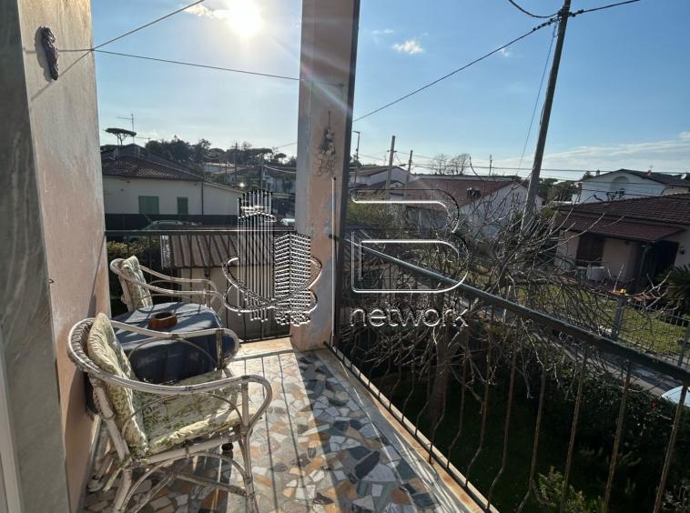 appartamento in vendita a Pietrasanta in zona Tonfano