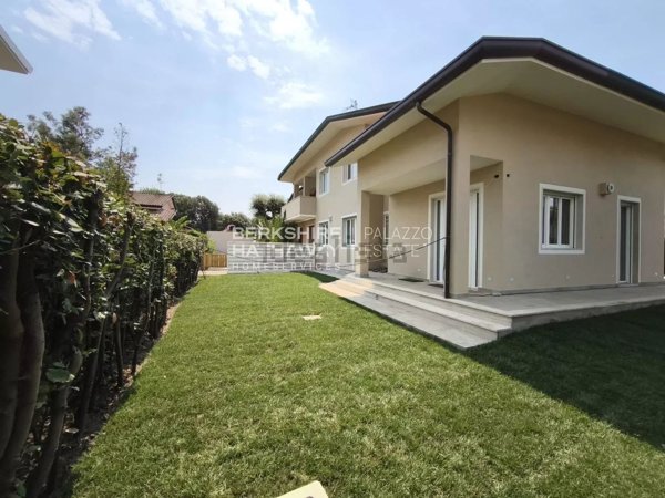 casa indipendente in vendita a Pietrasanta in zona Fiumetto