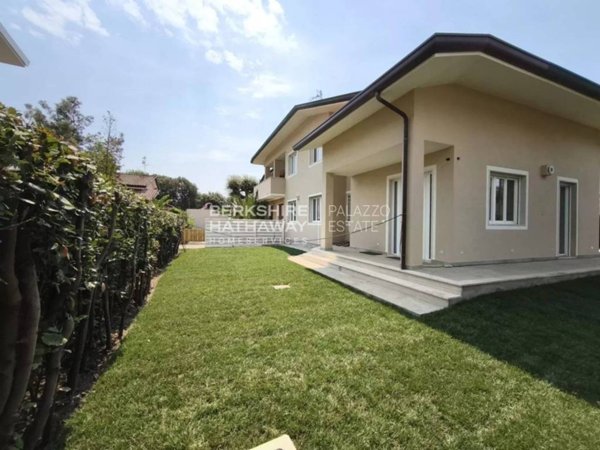 casa indipendente in vendita a Pietrasanta in zona Fiumetto