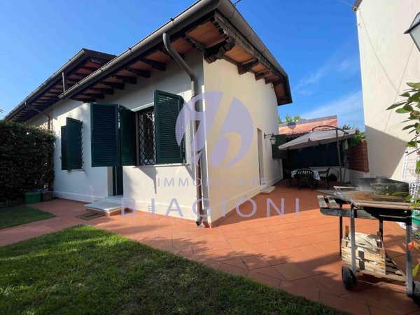 casa indipendente in vendita a Pietrasanta in zona Marina di Pietrasanta