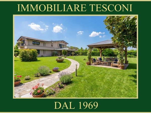 casa indipendente in vendita a Pietrasanta in zona Traversagna