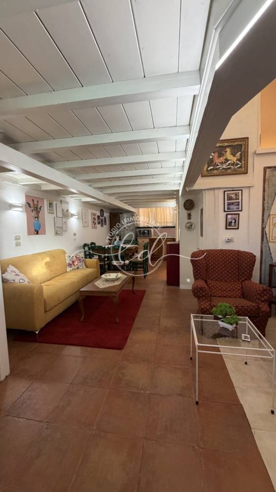 casa indipendente in vendita a Pietrasanta in zona Capezzano Monte