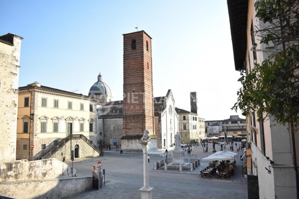 locale commerciale in vendita a Pietrasanta in zona Capezzano Monte