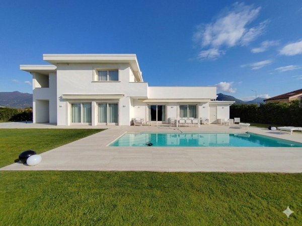 casa indipendente in vendita a Pietrasanta