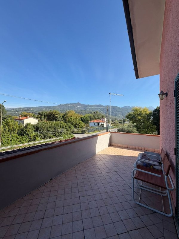 appartamento in vendita a Pietrasanta in zona Strettoia