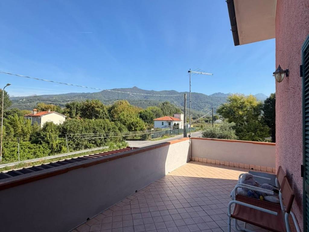 appartamento in vendita a Pietrasanta in zona Strettoia