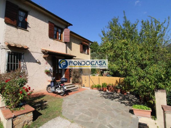 casa indipendente in vendita a Pietrasanta in zona Strettoia