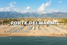 negozio in vendita a Pietrasanta in zona Marina di Pietrasanta