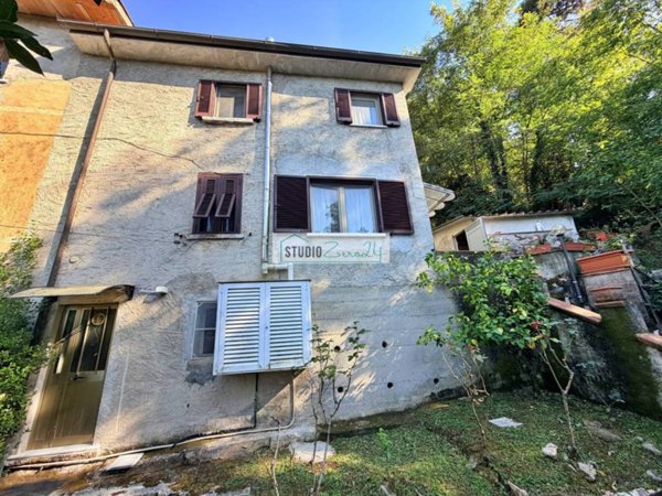 casa indipendente in vendita a Pietrasanta in zona Solaio