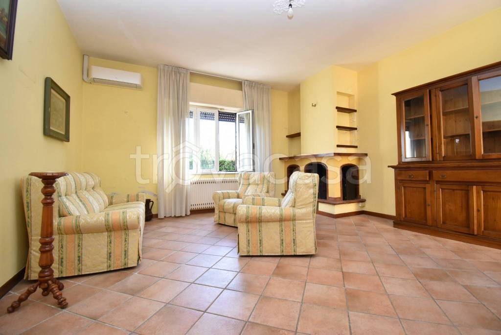 casa indipendente in vendita a Pietrasanta in zona Traversagna