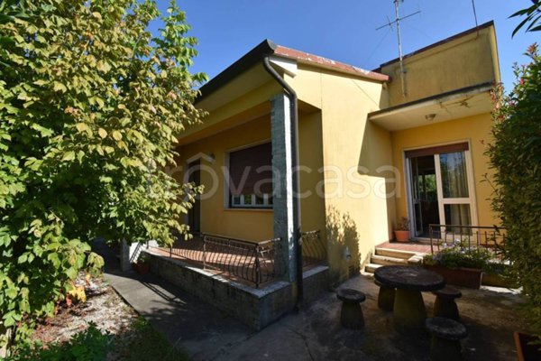 casa indipendente in vendita a Pietrasanta in zona Traversagna