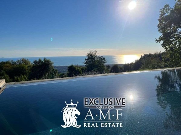 casa indipendente in vendita a Pietrasanta in zona Capriglia