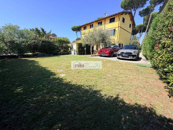 casa indipendente in vendita a Pietrasanta in zona Marina di Pietrasanta